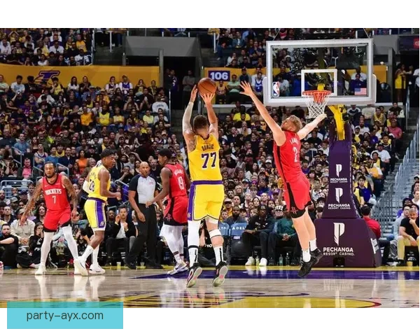 NBA季后赛即将开启 多支球队争夺冠军席位战况激烈