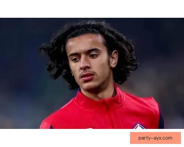 国际足坛风云再起 豪门球队争夺新星球员引发转会大战 国际足坛风云再起 豪门球队争夺新星球员引发转会大战