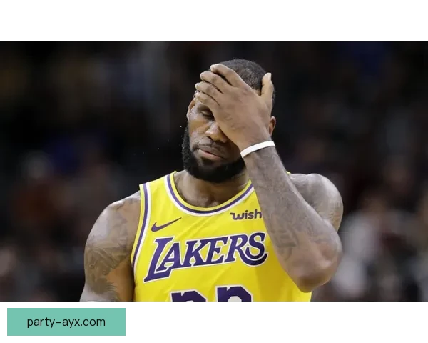 湖人詹姆斯复出首秀表现惊艳助球队逆转取胜  