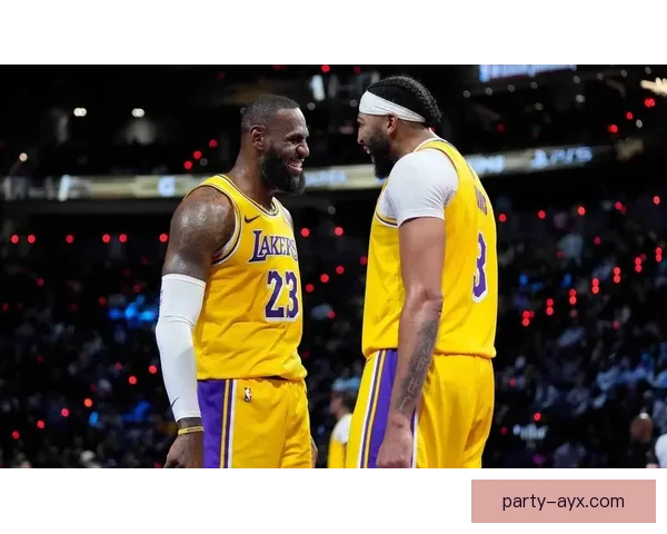 NBA最新动态：詹姆斯迎来职业生涯新高，湖人强势逆袭迎接季后赛挑战